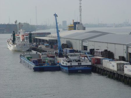 Kraanschip-Mercurius-Amsterdam-en-db-Salland-in-IJsselhaven-RDam-kopie-1024x768